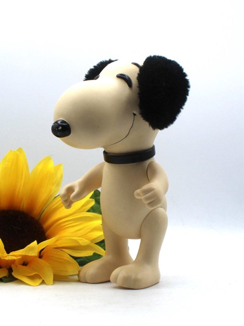 Vintage poseable Snoopy doll produced by United Feature Syndicate 1960s